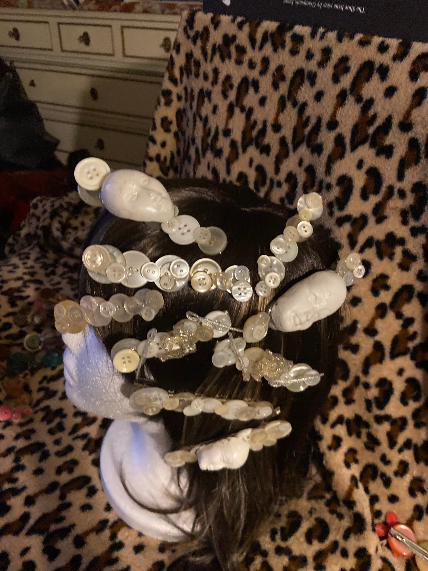 Grande barrette à boutons avec visage