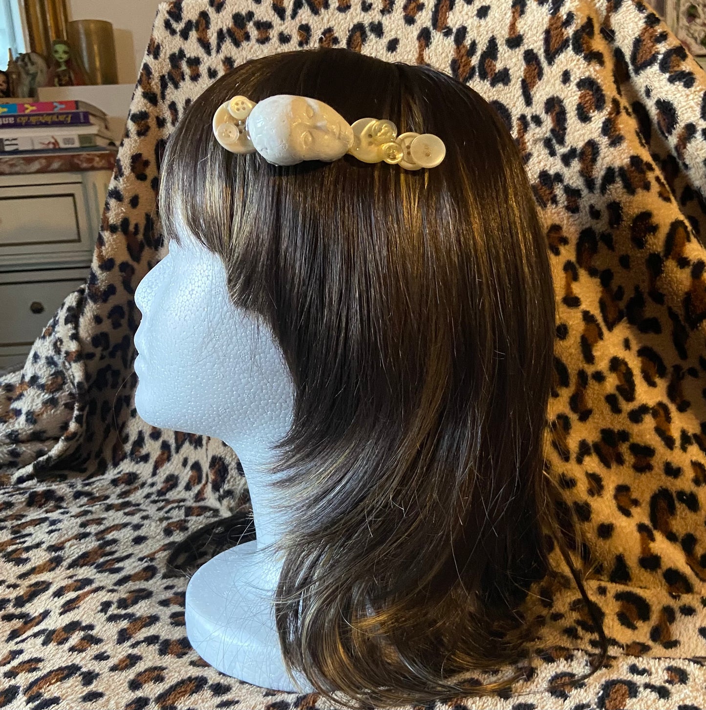 Grande barrette à boutons avec visage