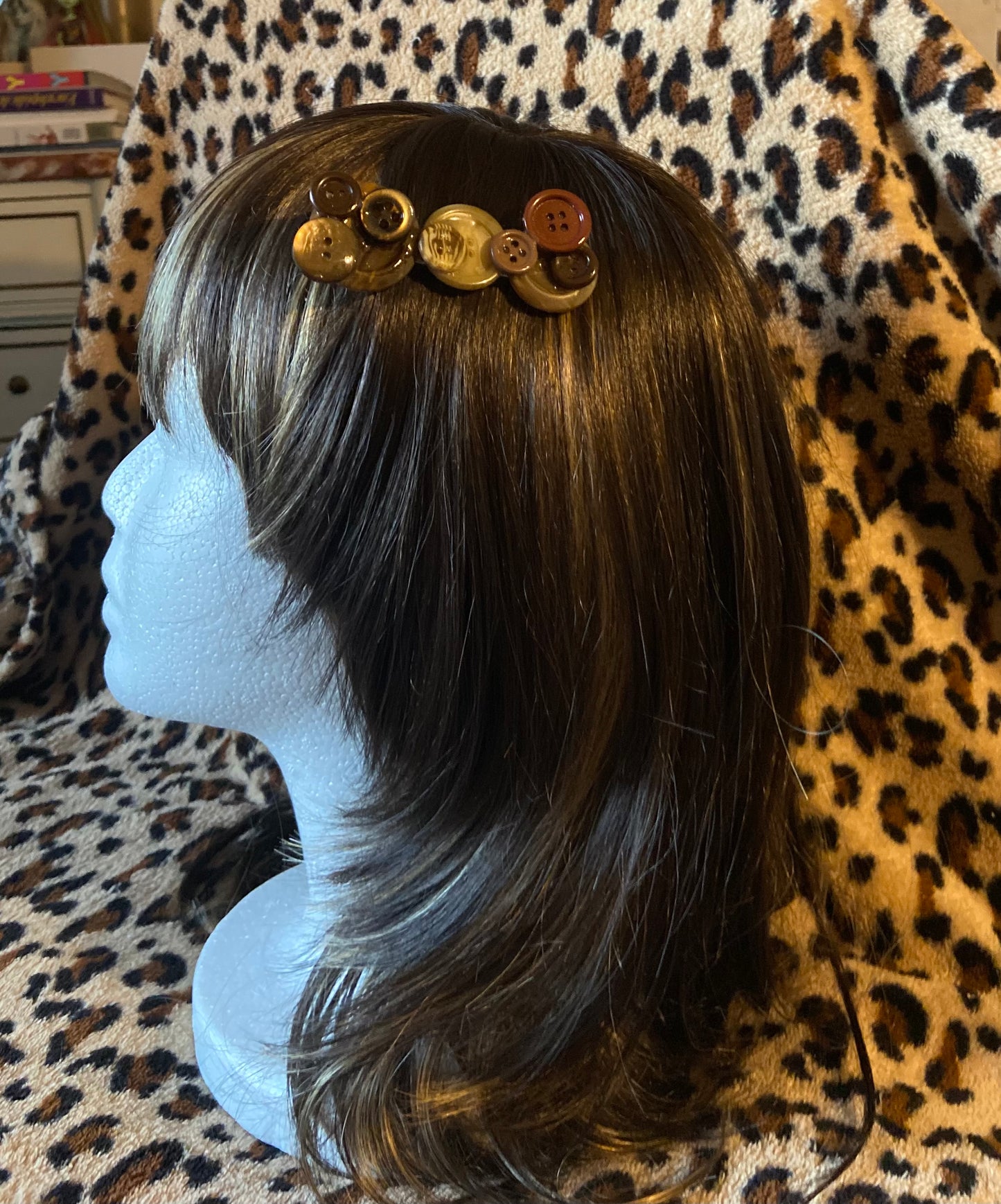 Barrette à boutons marron