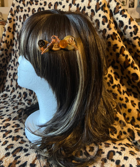 Barrette à boutons avec clé et ciseaux en résille
