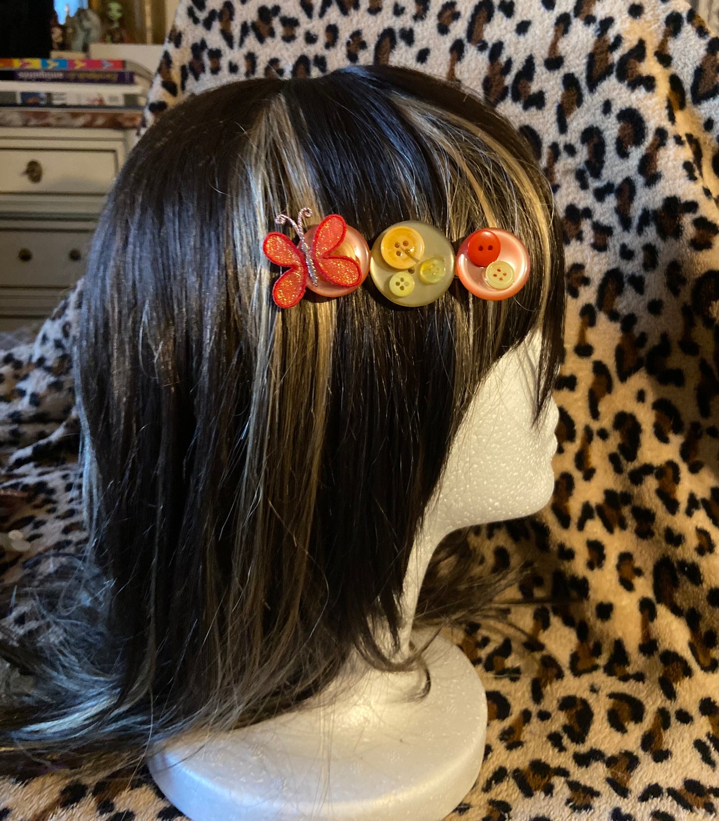 Barrette à boutons avec papillon